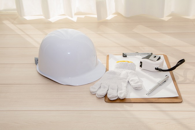 ヘルメットと軍手